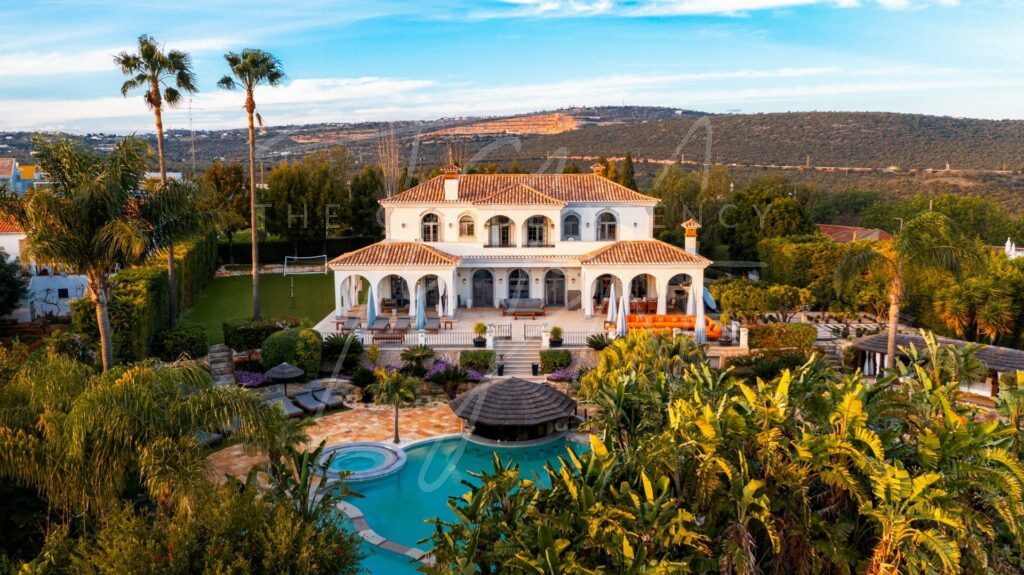 Private manor house in central Algarve with fantastic countryside and ocean views